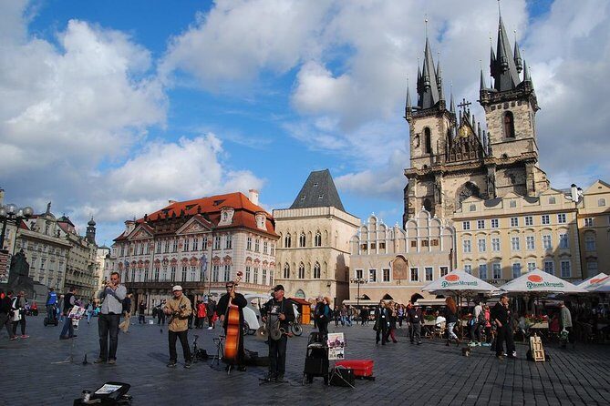 Private 4-hour City Tour of Prague with driver & official guide w/ Hotel pick up - Old Town Hall and the Astronomical Clock: the best 30 minutes of the day