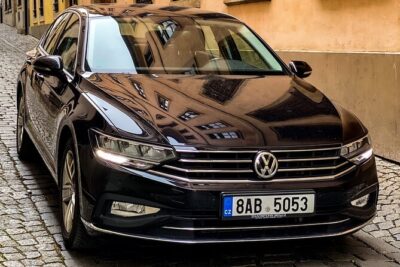 Private ARRIVAL Transfer by LIMOUSINE 3+1pax - The ride into Prague: why ~30 minutes feels like a win
