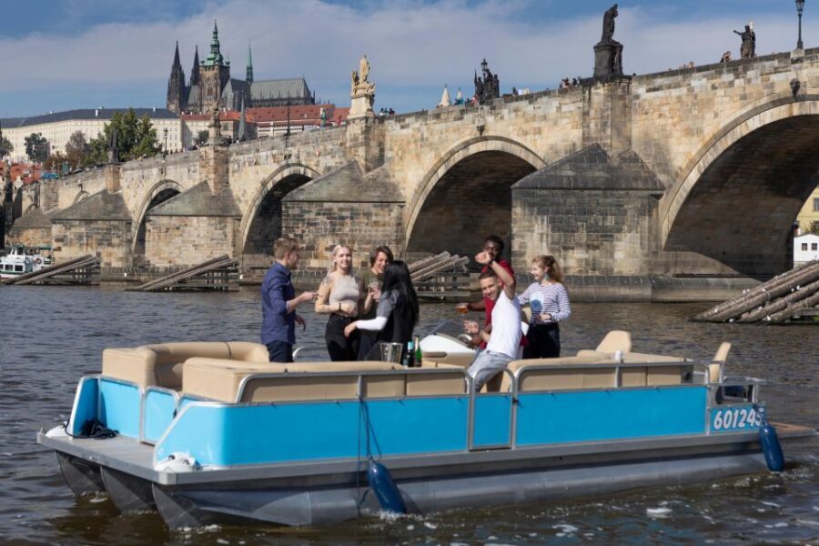 Private Boat Cruise With Unlimited Prosecco - Who This One-Hour Prosecco Cruise Fits Best