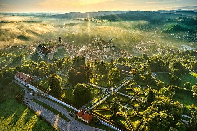 Private Day Trip from Prague to Cesky Krumlov - Český Krumlov: 4 Hours of Medieval Streets and Castle-Rock Views