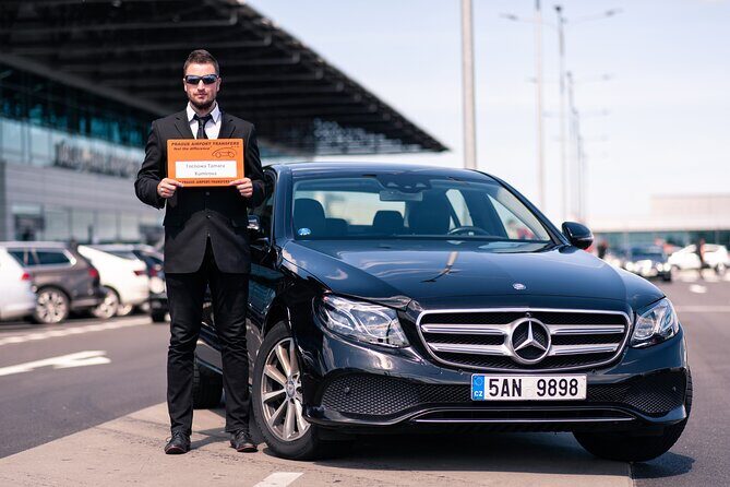Private Departure Transfer: Prague Airport - Door-to-Door to Václav Havel Airport, Without the Queue