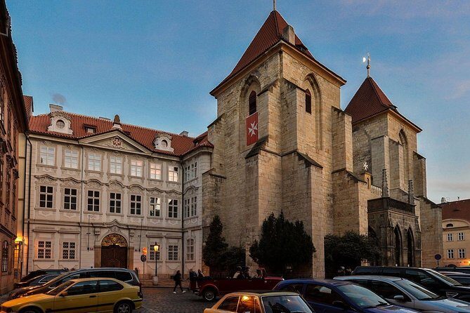 Private Lesser Town tour - Historical Treasure Hunt - Competition Mode: When It Becomes a Family-Friendly Race