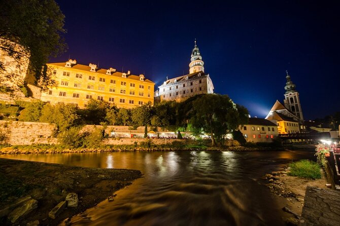 Private one way transfer from Cesky Krumlov to Vienna - Brand-New 9-Seat Minivans: Comfort, AC, and Luggage Space