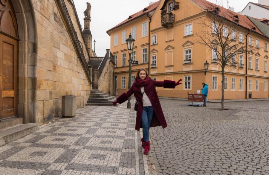 Private photoshoot in Prague - Charles IV statue or Prague Orloj: your session starts with the mood you choose