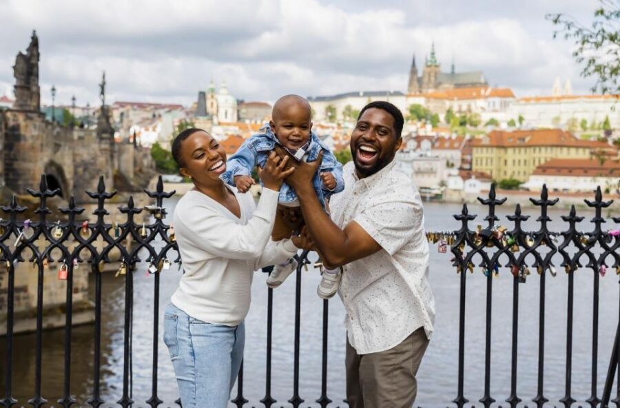 Private photoshoot in Prague - Karlův most and Kampa Island: the viewpoint payoff