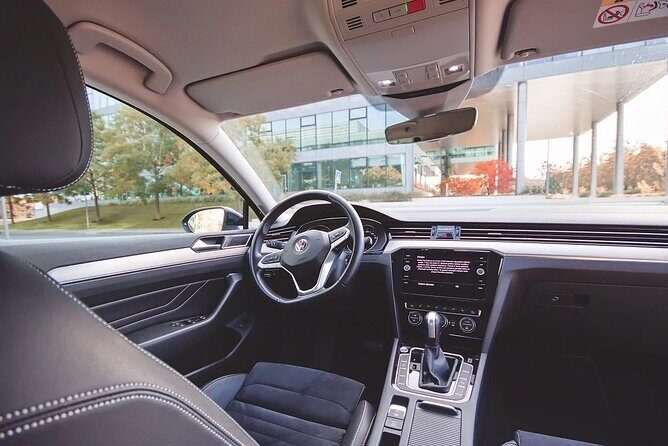 Private ROUND-TRIP (FROM and TO the AIRPORT) by LIMOUSINE 3+1pax - The airport pickup process: where it actually starts