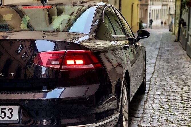 Private ROUND-TRIP (FROM and TO the AIRPORT) by LIMOUSINE 3+1pax - The ride to your hotel: direct, private, and luggage-friendly