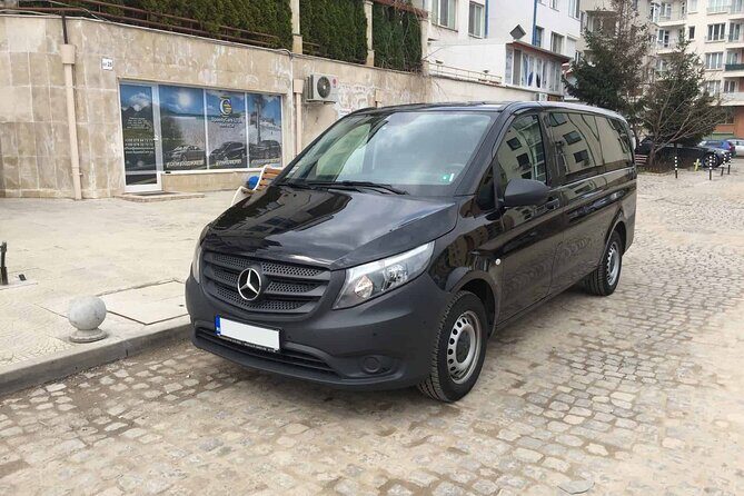 Private Transfer from Prague Airport to Prague City Hotels 1 - 7 pax - Flight Tracking and Waiting: What Happens When Your Plane Runs Late