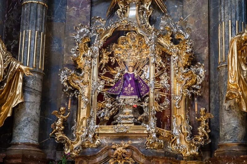 Private Walking tour: From Charles Bridge to Prague Castle - Alchemy at Jánský vršek: stories with a reason
