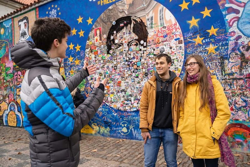 Private Walking tour: From Charles Bridge to Prague Castle - How long is the walk, and what’s the pace like?