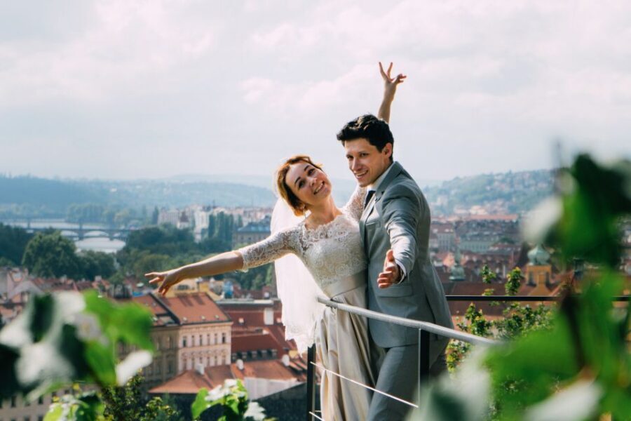 Professional photoshoot in Prague - 1 hour, 30 or 15 min - When to Book for Better Weather and Better Light
