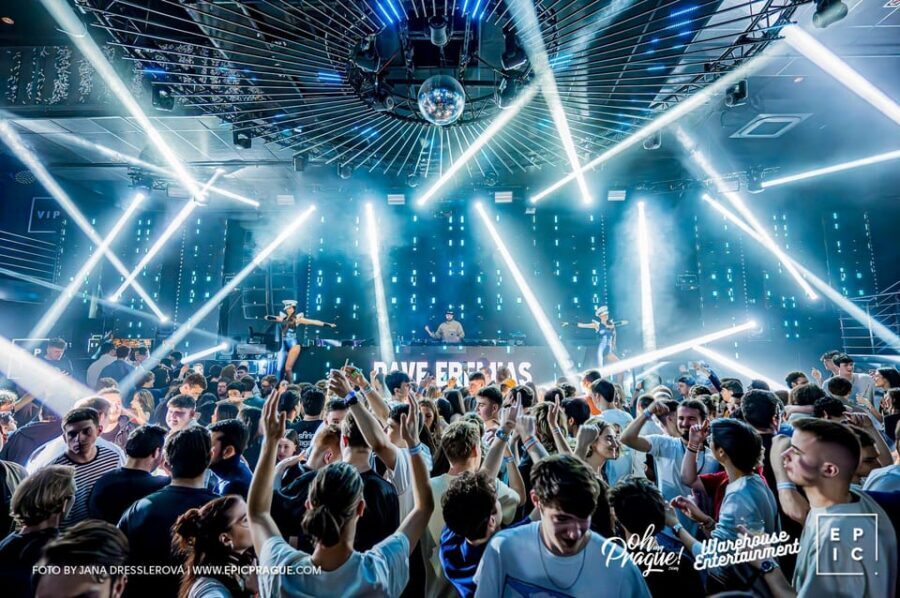 Pub Crawl with Shots and Night Club I Prague - What to wear and bring for Epic Prague dancing