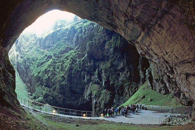 PUNKVA CAVES, ABYSS and PERNSTEJN CASTLE =only from Apr to Sep - FAQ
