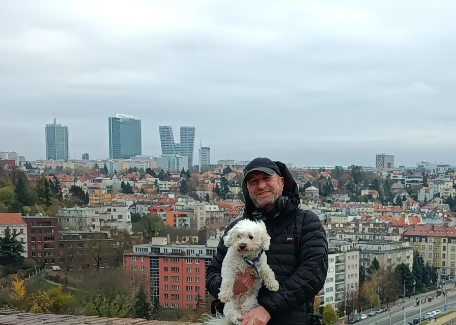 Real life in Prague - Easy Walk from Vysehrad to Vyton - Meeting at Metro Vyšehrad: find the baseball cap and say hi
