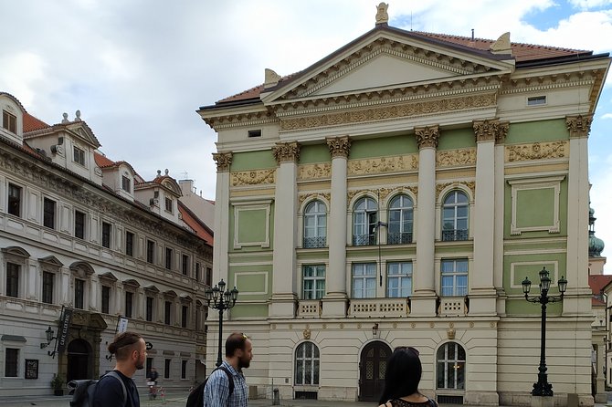 Rent-a-Friend in Prague - Charles Bridge for a free stroll: pay attention to how you walk