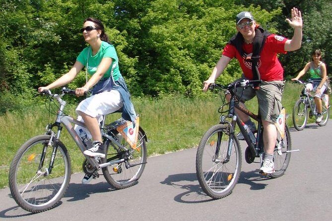 River & Park Bike Tour to Troja Chateau (Private small groups) - Stop 1: Troja Chateau gardens and the 17th-century setting