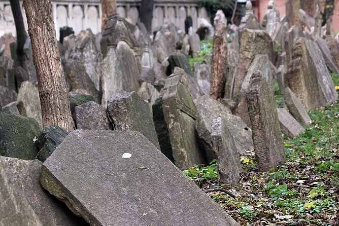 Scary Prague Walking Tour - Rain, small groups, and flexibility of departure times