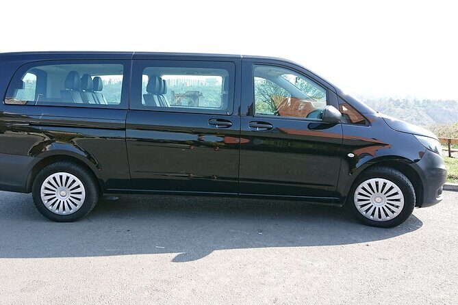 Shared Arrival Transfer: Prague Airport to Hotels - Key things that make this transfer work