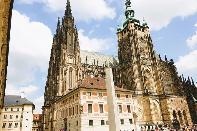 Skip the Line: Prague Castle Ticket and Introductory Overview - When to go: crowd math and the “go early or late” strategy