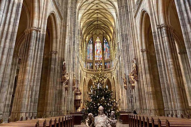 Small-Group Tour of Prague Castle with a local guide - Skip-the-ticket-line: what it helps with, and what it doesn’t