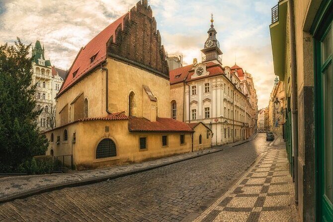 Small-Group Tour through the History of Jewish Prague - Pinkas Synagogue: a serious stop on WWII and 1939–45