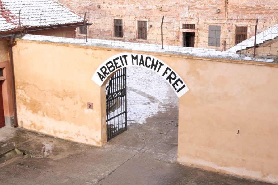 Terezin: Guided Tour of the Concentration Camp and Museum - Coach details that affect your experience (more than you think)