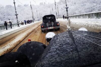 Vintage Cars Prague - Grand City Tour 150min / 1-6 pers. 2,5hrs - Old Town power move: stopping at the Astronomical Clock
