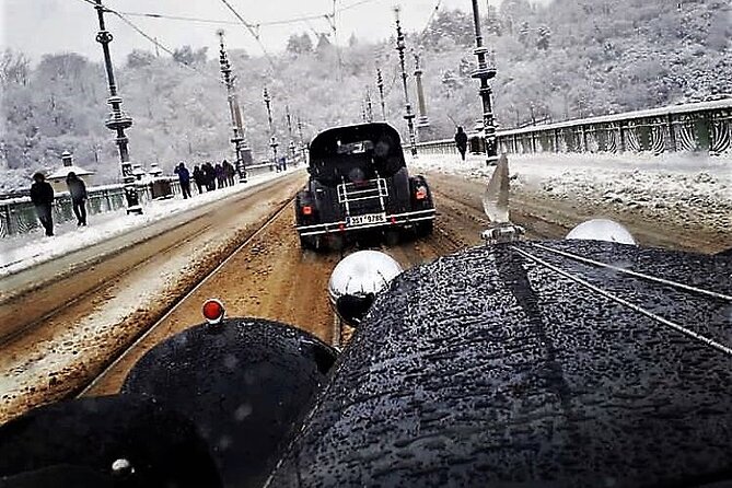 Vintage Cars Prague - Sightseeing Tour 90min / 1-6 pers. - A 90-Minute Prague Loop in a Vintage Open-Top Car