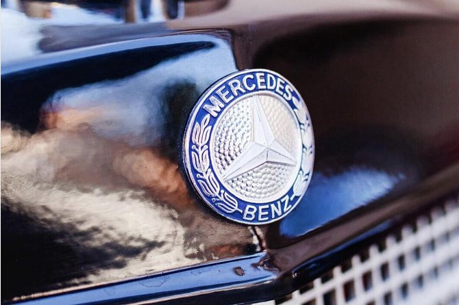 Vintage Cars Prague - Sightseeing Tour 90min / 1-6 pers. - St Nicholas Church and Lesser Town elegance