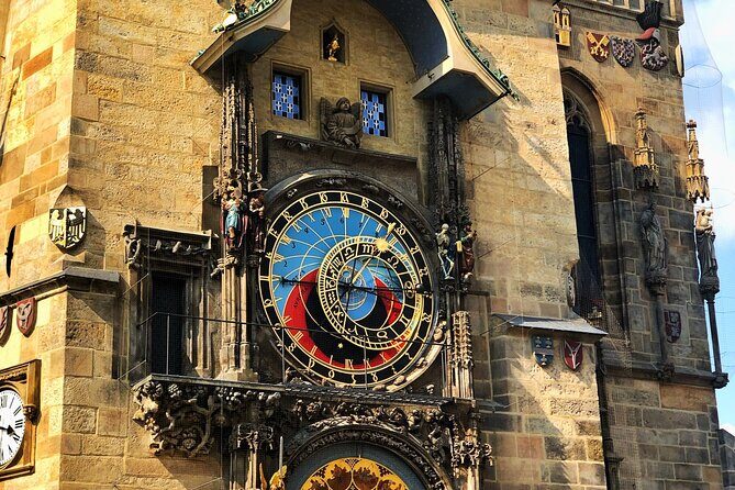 VIP Tour: Professional photos - You and Prague Best Monuments - Makeup first: why this photo tour starts with your face