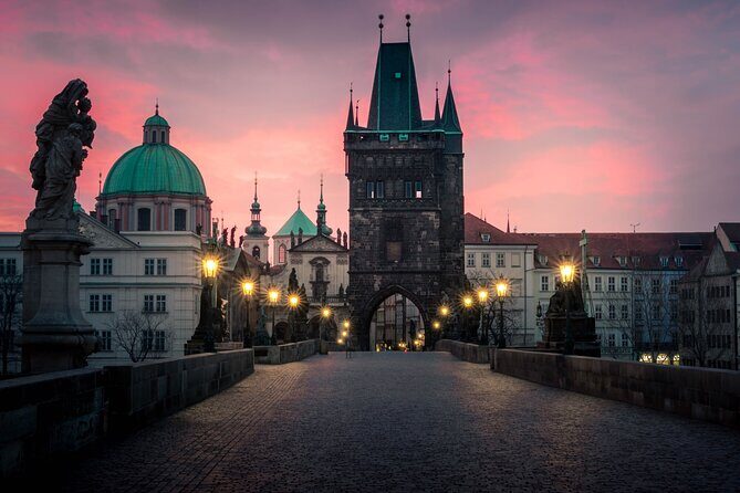 VIP Tour: Professional photos - You and Prague Best Monuments - How the 5-hour walking pace feels in real life