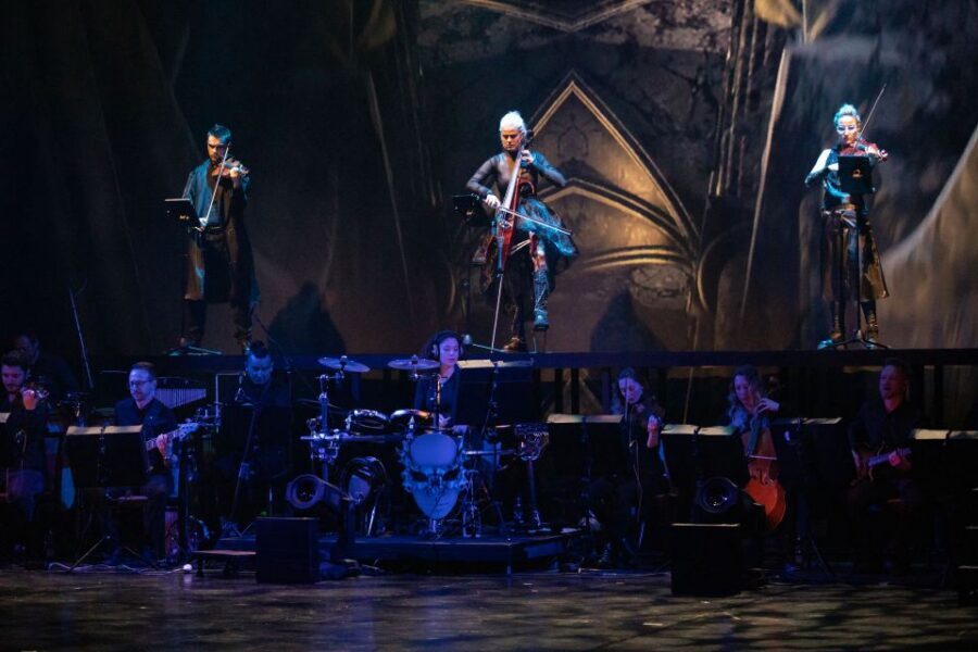 Vivaldianno The Show in Theatre Hybernia - English audio with Cinewav: Pierce Brosnan’s narration timing