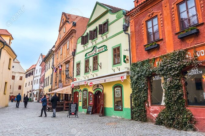 Walking private guided tour in Cesky Krumlov with local certified guide - Practical tips from the way the guide helps