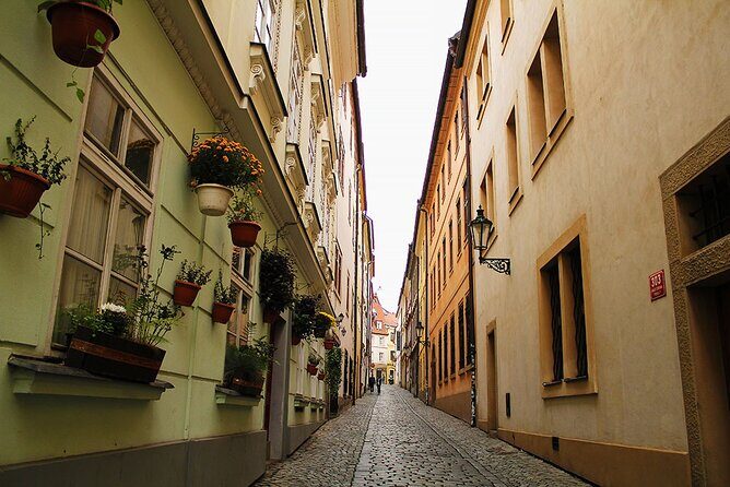 Walking through ages: 11th to 21st century, Prague flavoured - Hradčany Square views, then down into Lesser Town’s baroque world