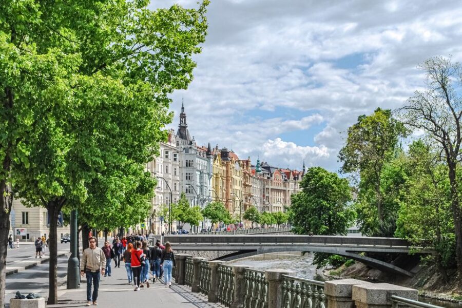 Walking tour of Prague in French : Nové Město - A French walk through Nové Město’s planned 14th-century city