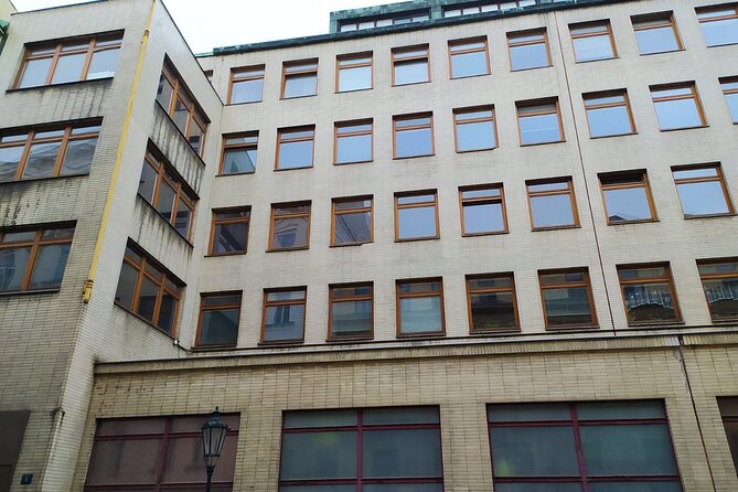 Wars and Totality Private Walking Tour in Prague - Old Town to the communist-era ending: National landmarks and meaning