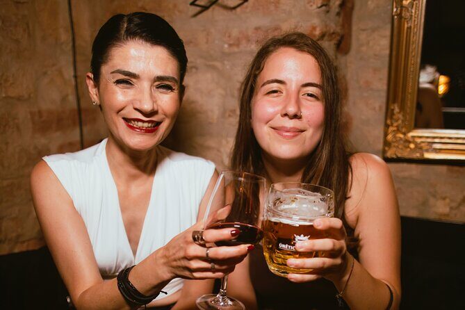 Wednesday Night Live Music and Cocktails Ticket in Kontakt Bar - Reserved Seating: What You Can Expect (and What to Watch)