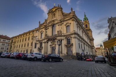 Welcome to Prague - Private Tour with Licensed Guide - Staroměstské náměstí (Old Town Square): where explanations meet architecture