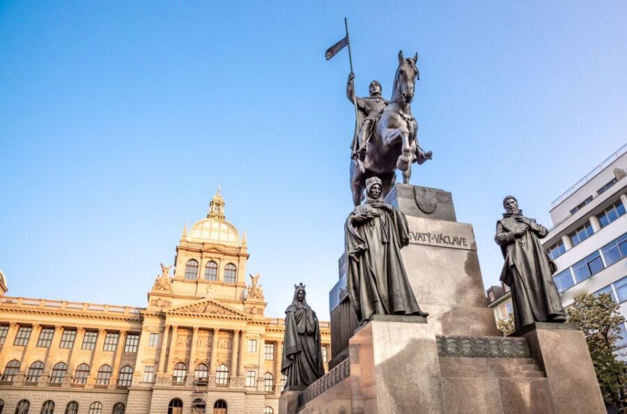WWII and Communism History in Prague's Old Town Private Tour - The 4-hour option: Museum of Communism adds the missing thread